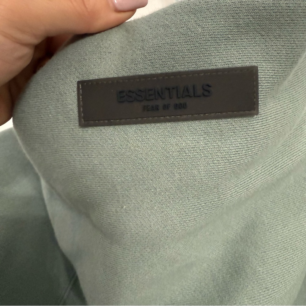๐๐ฝ FEAR OF GOD Essentials Green Pullover Hoodie with Rubber Logo - Picture 8 of 10